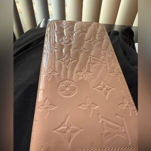Louis Vuitton Vernis Rose Poudre Pink Monogram Wallet, Rare Color.
